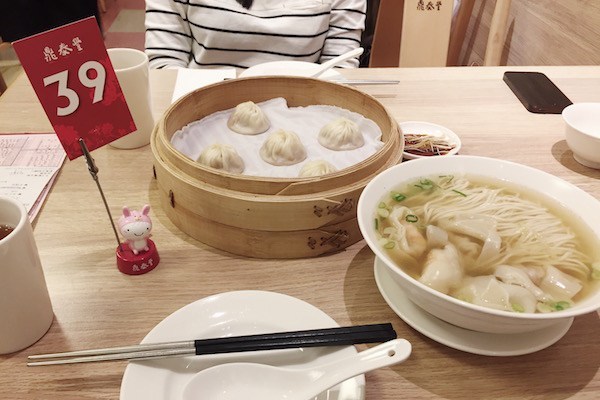 Eat-dim-sum-at-Din-Tai-Fung